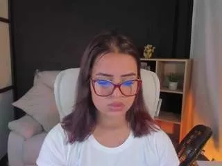 Freechat emmatorrees on CamSoda