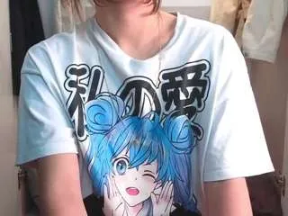 Freechat gwenbrittle on CamSoda