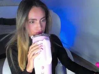 Freechat harper-woods on CamSoda