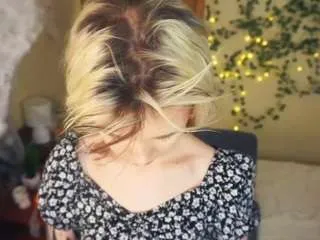 haydeesarraga — stroke my neck [45 tokens remaining]