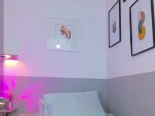 Freechat hotiergirl on CamSoda