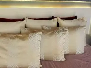 Freechat ivyellis on CamSoda