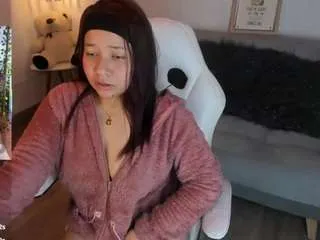 jhiinny-brownn on CamSoda