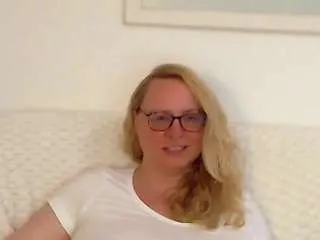 Freechat laurasky on CamSoda