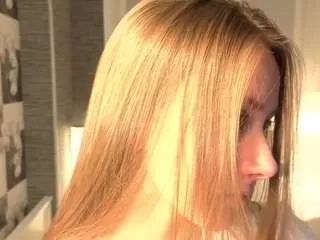 Offline maechesser on CamSoda