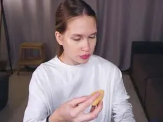 Freechat nerissamcinroy on CamSoda