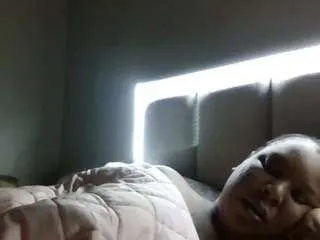 Offline peachesstarr20 on CamSoda
