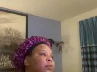 Offline peachesstarr20 on CamSoda