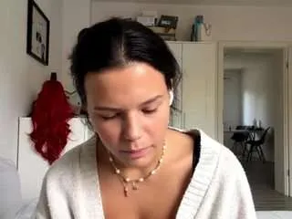 Freechat quennacurrington on CamSoda