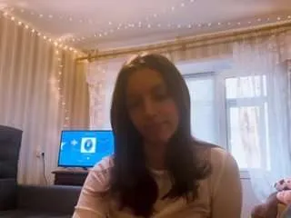 salomebagaoisan — Lower my shorts --- Show a basic belly roll! [30 tokens remaining]