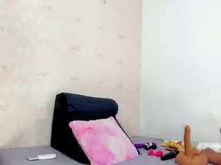 Offline saraa-colliins on CamSoda