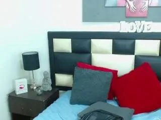 Freechat sensual-violet on CamSoda