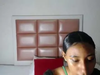 Offline sexy-tiny-sarah on CamSoda