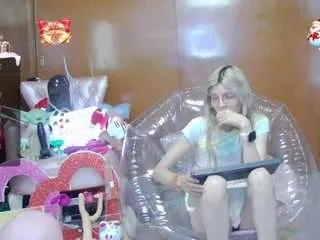 skinnyteen on CamSoda