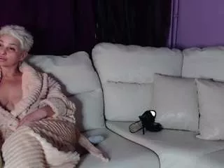 Offline squirtymommy on CamSoda