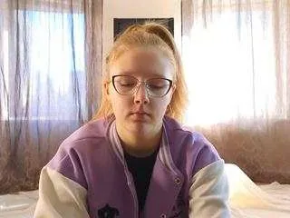 Freechat sydneymanheim on CamSoda