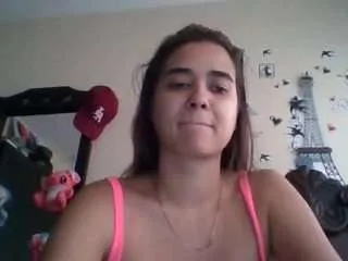 Freechat trianabell on CamSoda