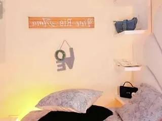 Offline valentinamarinn on CamSoda