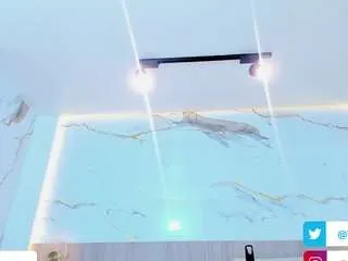 Freechat valirya-devote on CamSoda