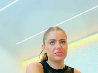 Freechat vikafever on CamSoda