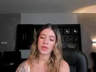 Freechat violetthansson on CamSoda