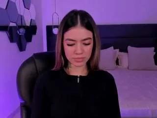 Freechat violetthansson on CamSoda