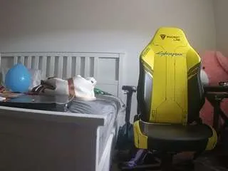 Offline voyeurcam-sexy-little-ana-01 on CamSoda