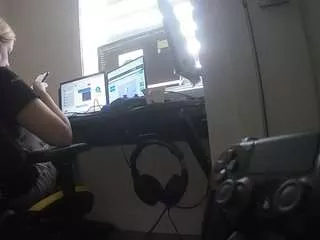 Offline voyeurcam-sexy-little-ana-01 on CamSoda