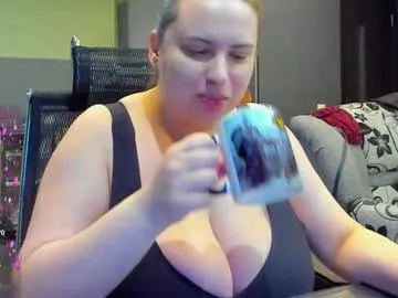 1lindsey1 — Welcome to my room #bbw #bigboobs #feet #pvt #bigbelly