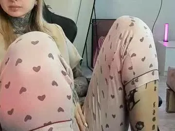 _feralberry__ on Chaturbate