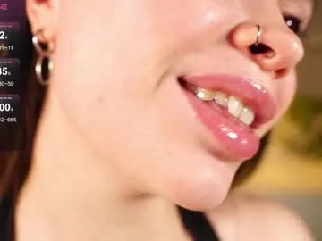 Offline alma_yammy on Chaturbate