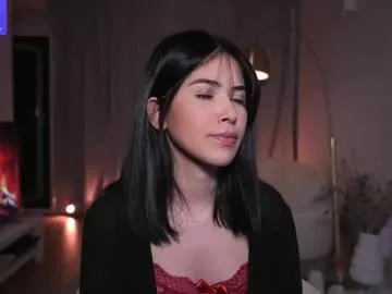 anniehillofficial_ on Chaturbate 