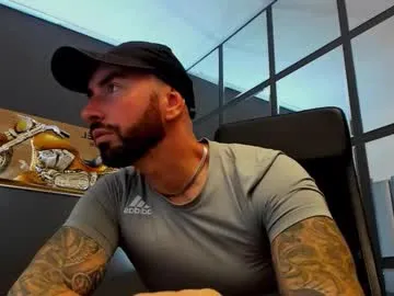 Offline arongrant on Chaturbate