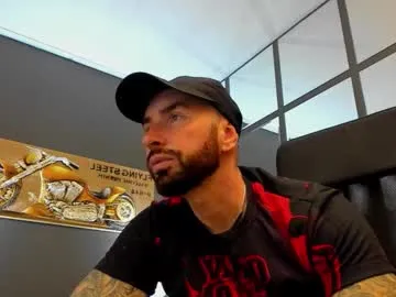 Offline arongrant on Chaturbate