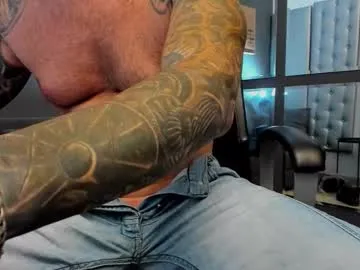 Offline arongrant on Chaturbate