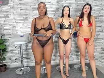 Freechat badgirls_000 on Chaturbate