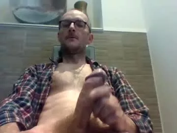 Offline basiccamguy on Chaturbate