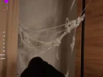 Offline blushinbloom on Chaturbate