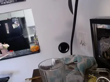 Offline carliecreams on Chaturbate