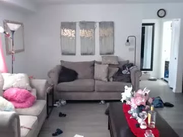 Offline carliecreams on Chaturbate