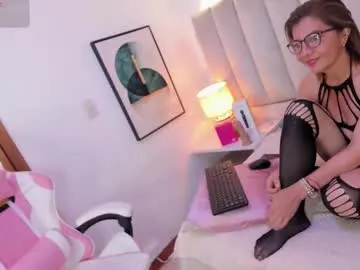 Freechat clhoe_johnson_ on Chaturbate