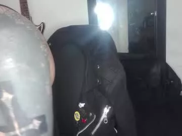 Offline darkclothes on Chaturbate