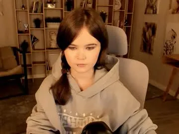 Offline elainebeness on Chaturbate