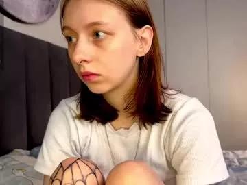 ellie_hollow from Chaturbate