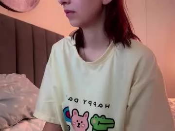 ellie_hollow from Chaturbate