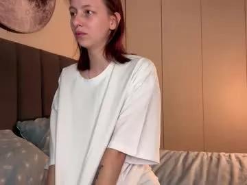 ellie_hollow from Chaturbate