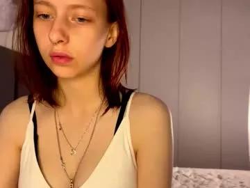 ellie_hollow from Chaturbate