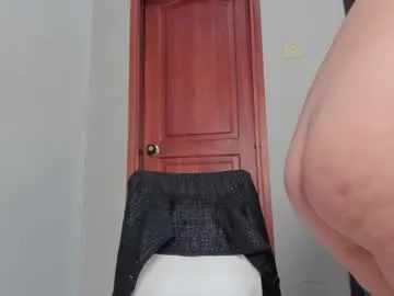 Offline eloisequinn on Chaturbate