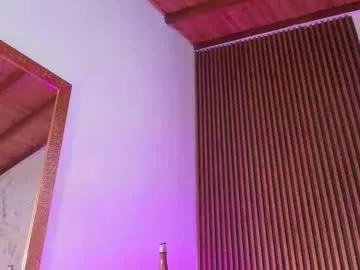 emmi_collins from Chaturbate