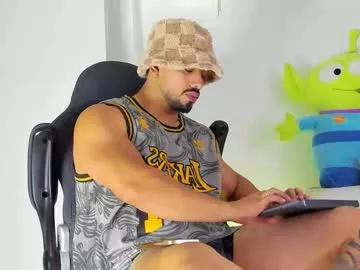 ezzio_scolaro from Chaturbate